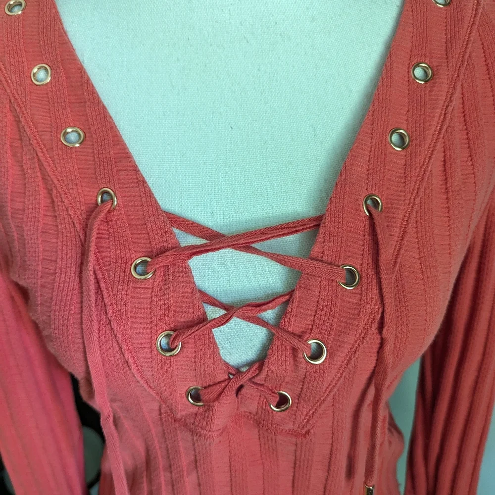Free People Women's Large 'Ice Cold Lace Up' Grommet Ribbed Top Rose Crimson 98